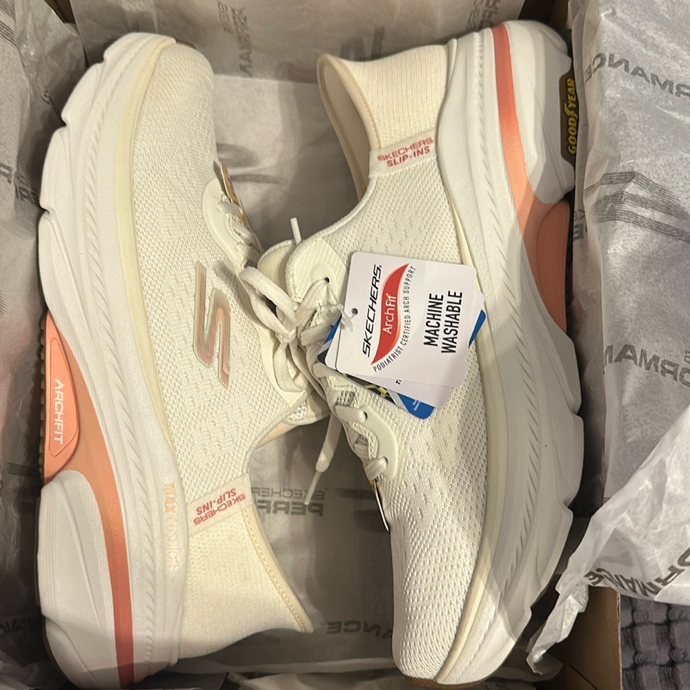Brand new sketchers Hands Free Slip Ins
128947/NTPK